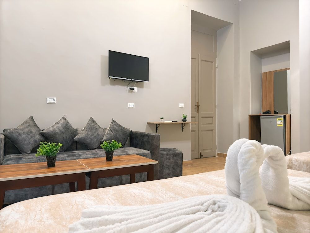 Holy Sheet Hostel Deluxe Quadruple Room, Multiple Beds, Balcony 7