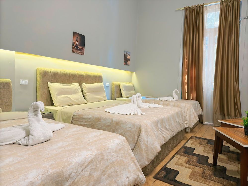 Holy Sheet Hostel Deluxe Quadruple Room, Multiple Beds, Balcony 4