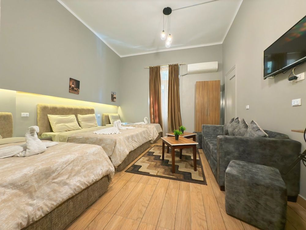 Holy Sheet Hostel Deluxe Quadruple Room, Multiple Beds, Balcony 2