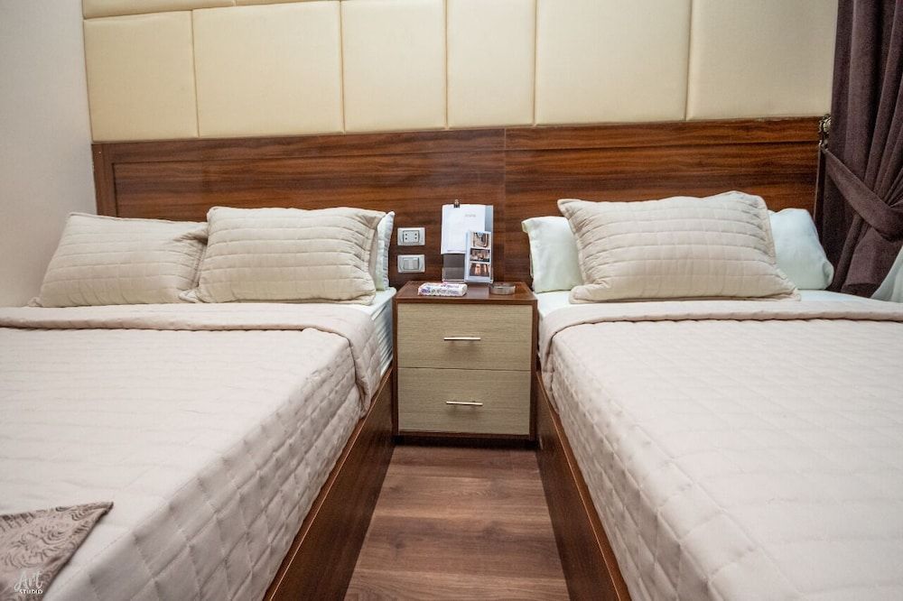 Grand City Hotel Deluxe Twin Room 10