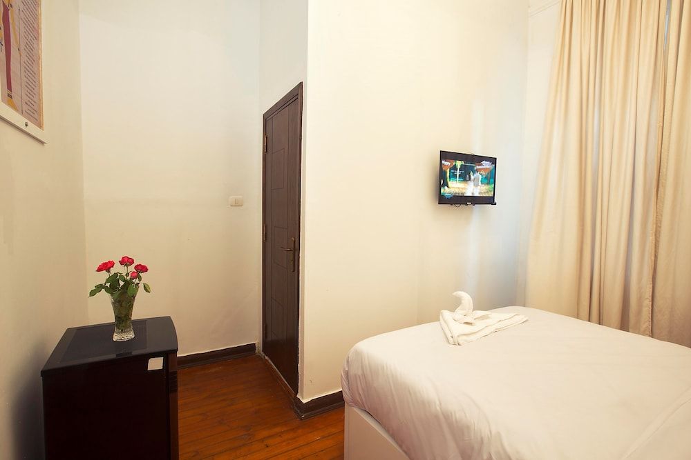 Tahrir Plaza Suites Deluxe Double Room (Hathor) 4