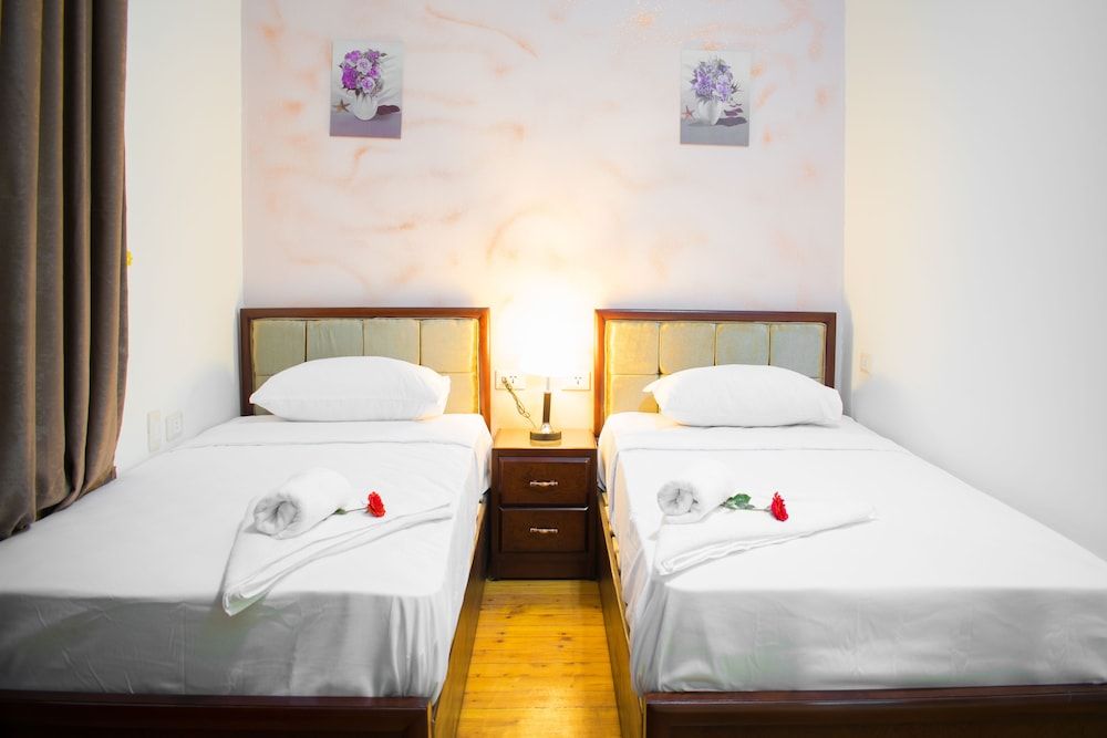 undefined Golden Palace Hotel 4