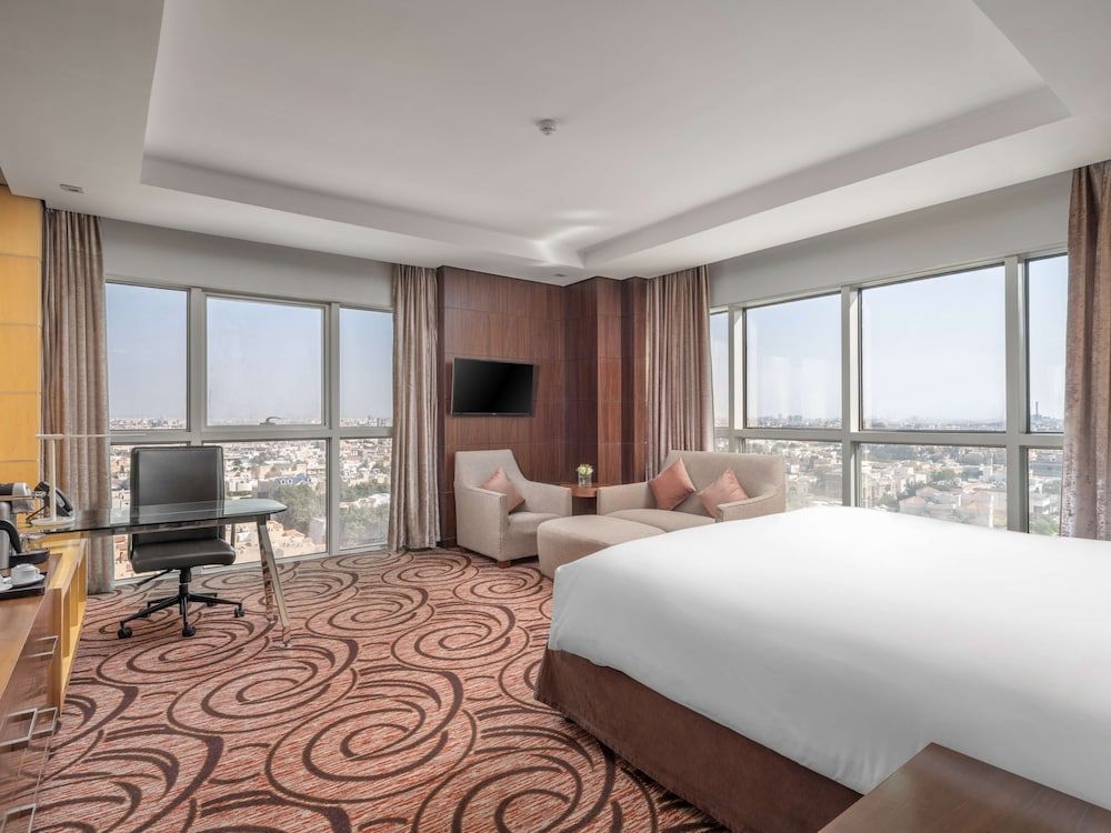 Deluxe Room, 1 King Bed, City View