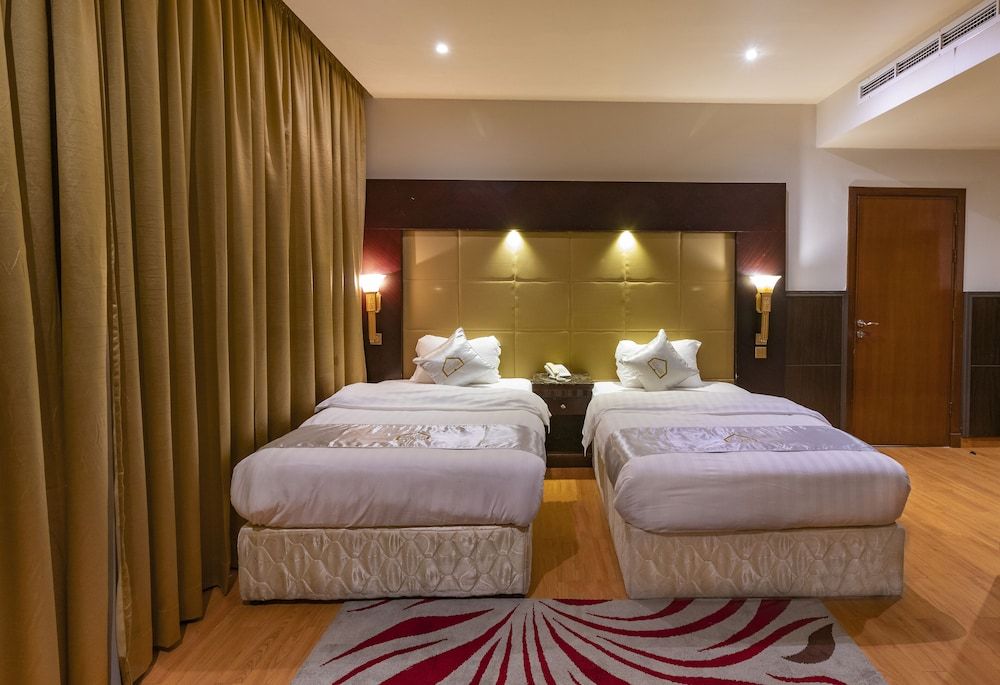 undefined Orans Suites 4 8