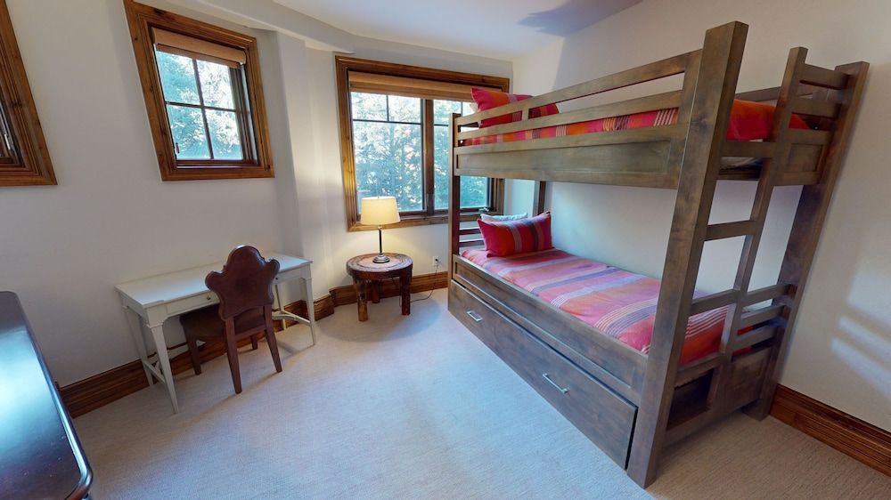 Manor Vail Lodge Penthouse, 2 Bedrooms (#278)