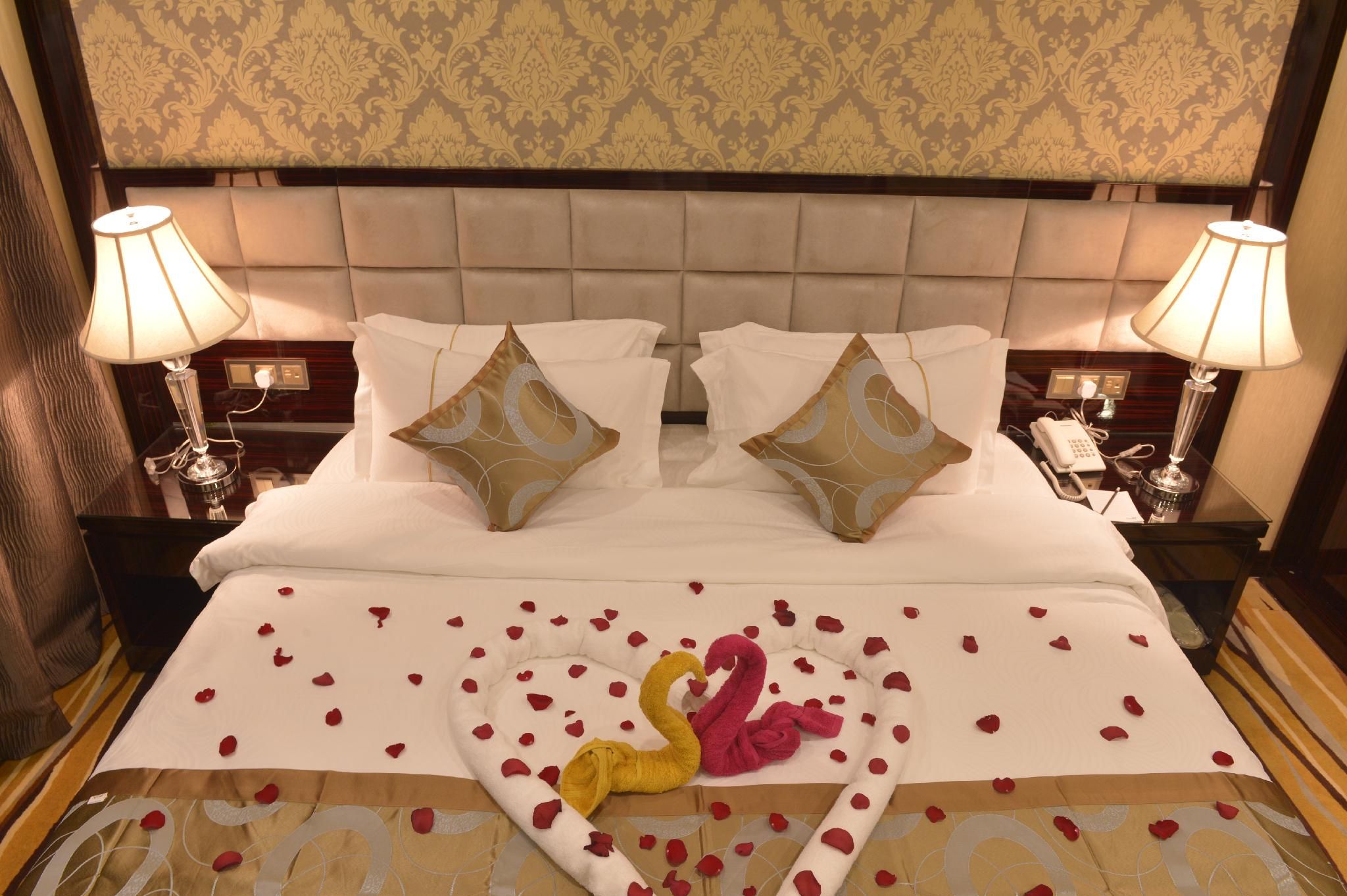 Honeymoon Suite