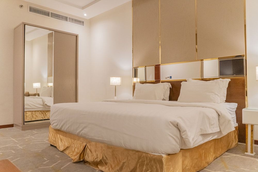 Sela Hotel Deluxe Double Room 5