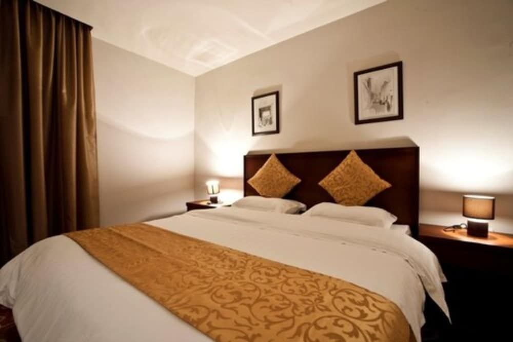 Executive Suites Standard Double Room 3