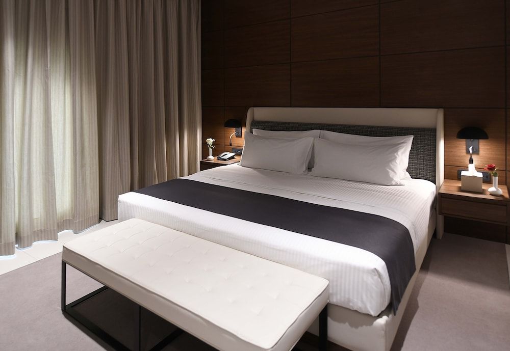 Golden Tulip Riyadh Standard Room, 1 King Bed 4