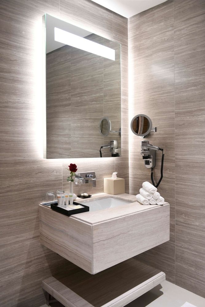 Golden Tulip Riyadh Standard Room, 1 King Bed 8