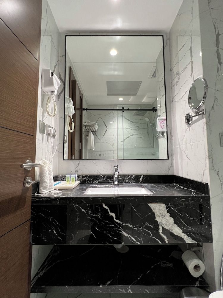 undefined Violet Al Shisha Hotel 4