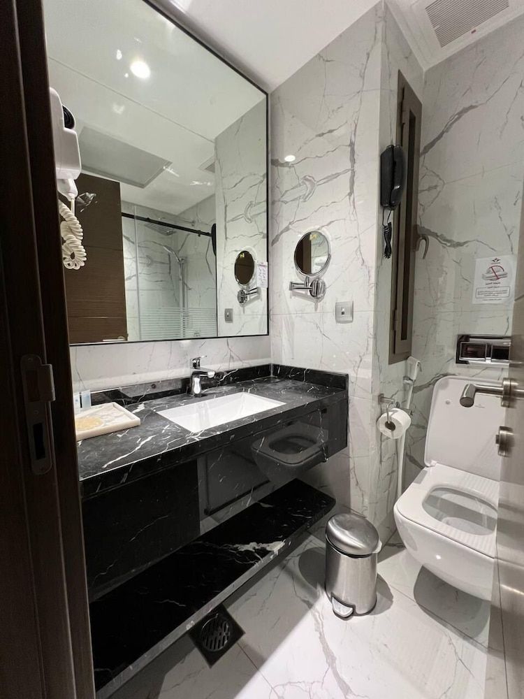 undefined Violet Al Shisha Hotel 5