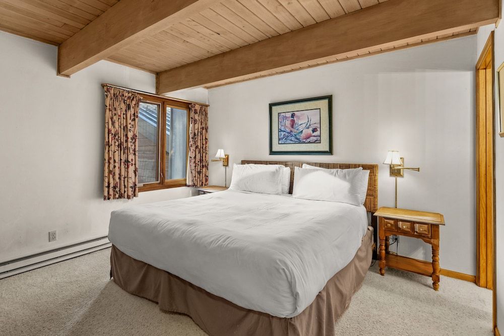 Deluxe Condo, 2 Bedrooms, Fireplace (Chateau Dumont 9)