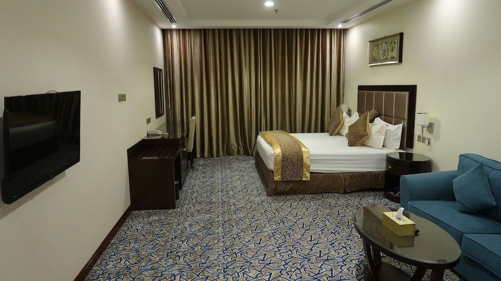 Lotus Hotel Executive Studio Suite 2