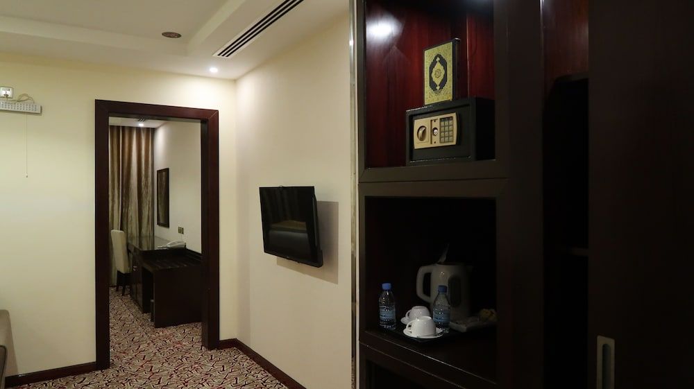 Lotus Hotel Lotus Suite 4