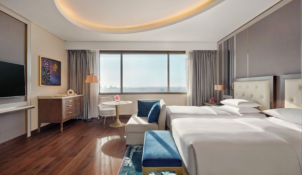 Room, 2 Twin Beds, City View