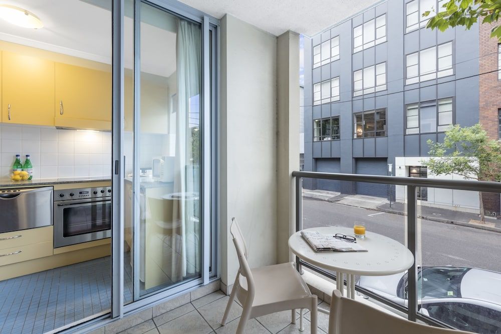 Nesuto Chippendale Standard Studio 4