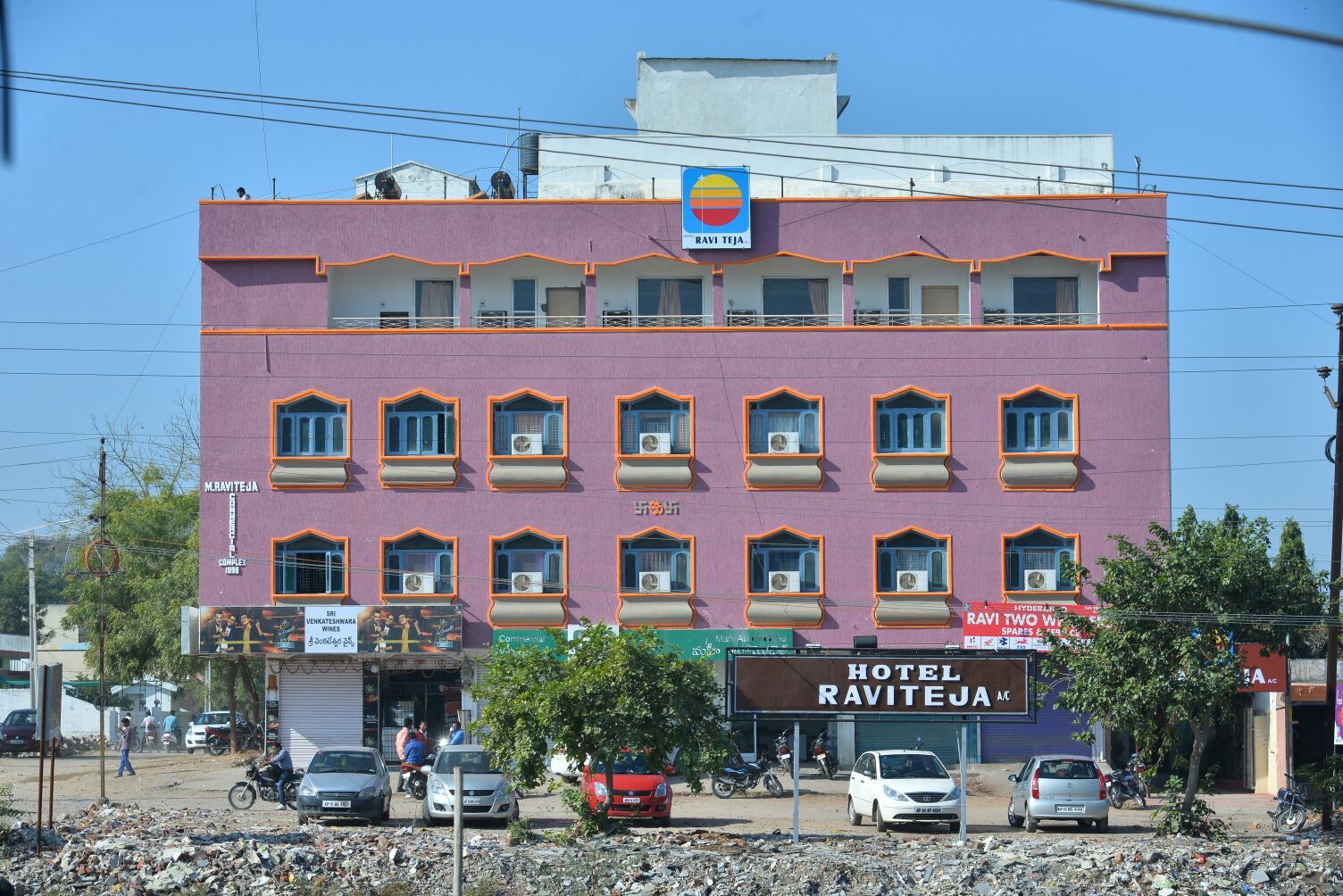  Hotel Ravi Teja