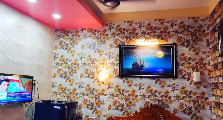 Deluxe King Suite AC Room