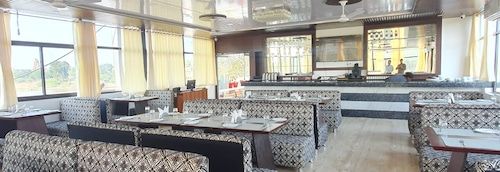 Food & Dining