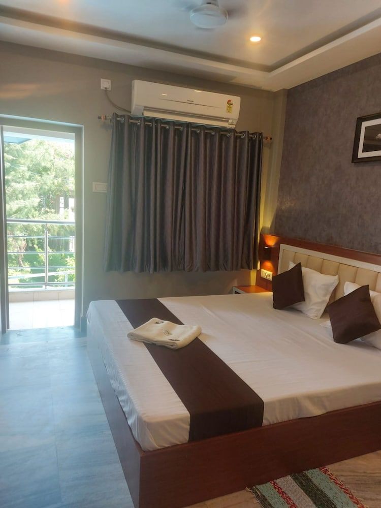Goroomgo Marine Blue Swimming Pool Digha