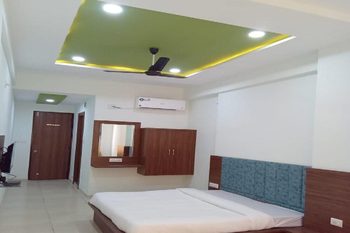 The Grand Takshak Deluxe AC Room