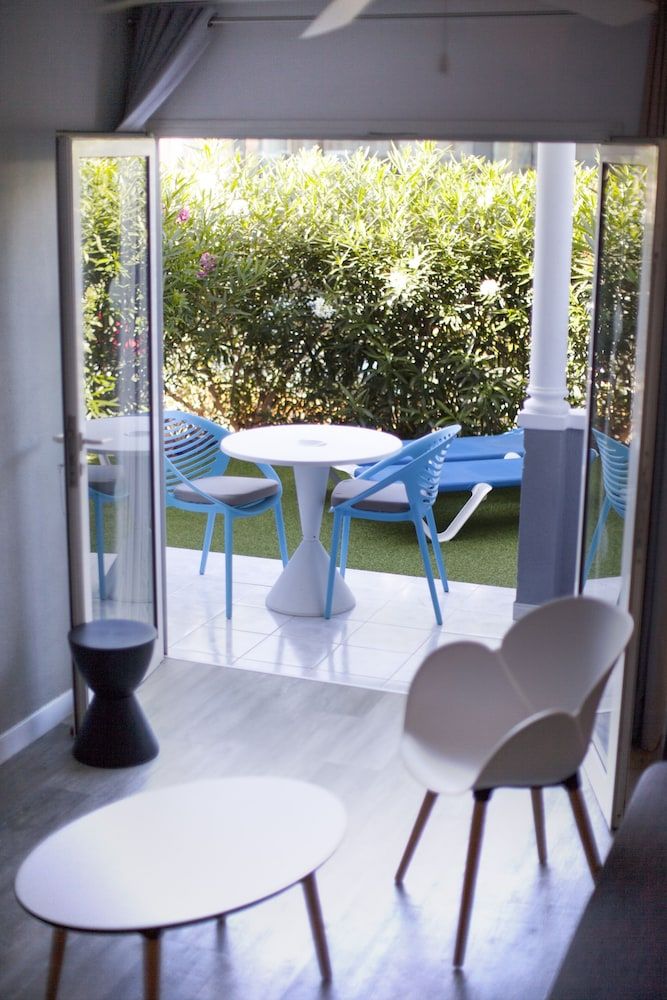 Apartment, 1 bedroom, private garden (3 adults and 1 child)