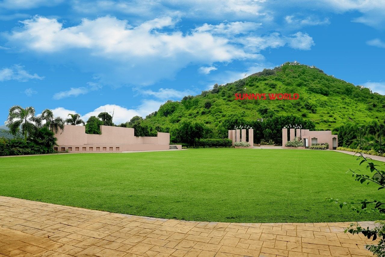 undefined Sunnys World 7