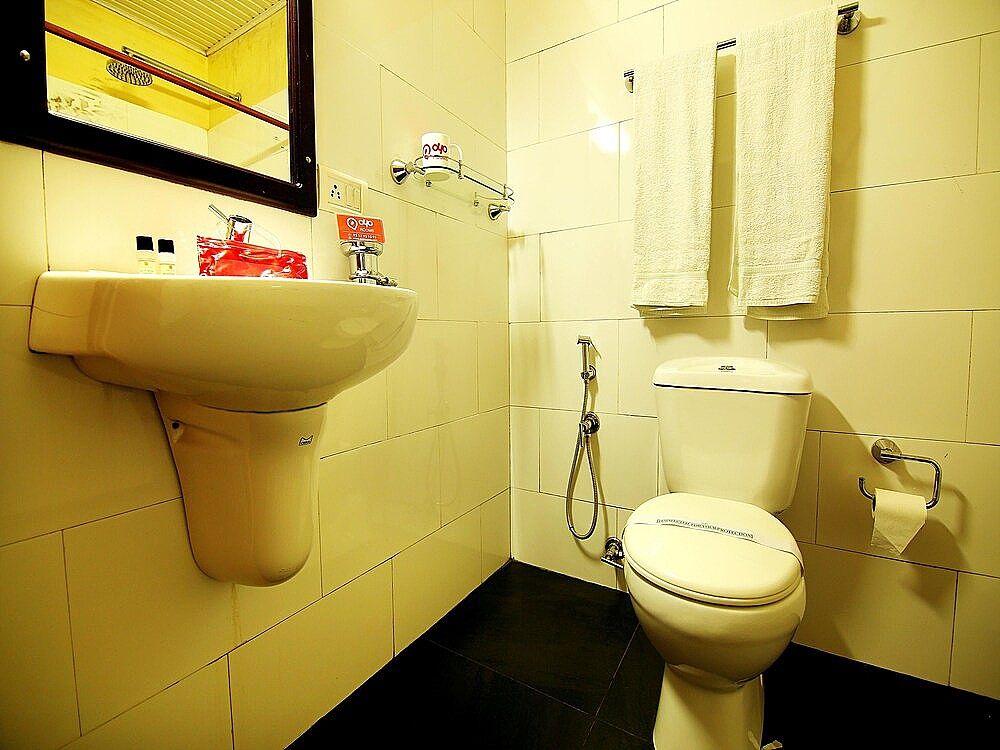 undefined OYO 2159 Hotel SN Sujatha Inn 8