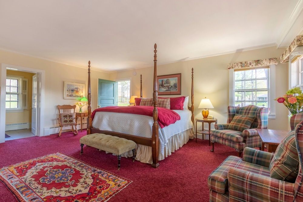 Classic Room, 1 King Bed, Balcony