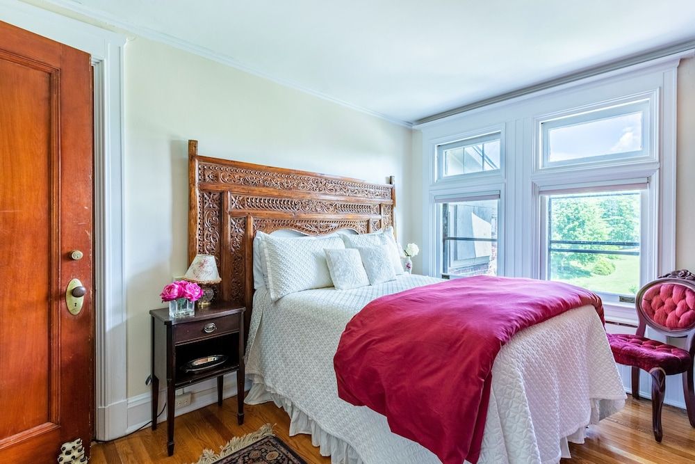 Mansion Double, Economy, Private Bath Across The Hall