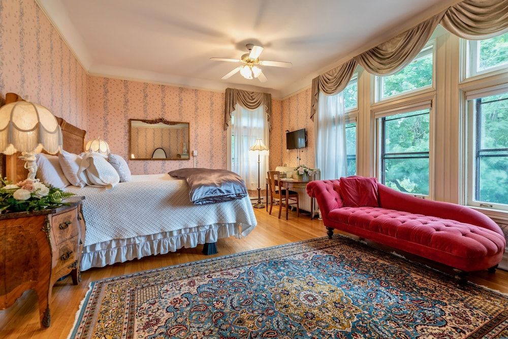 Mansion King, Romantic, Grand, Fireplace, Mountain View