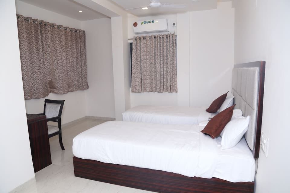 Treebo Westview Deluxe Room 7