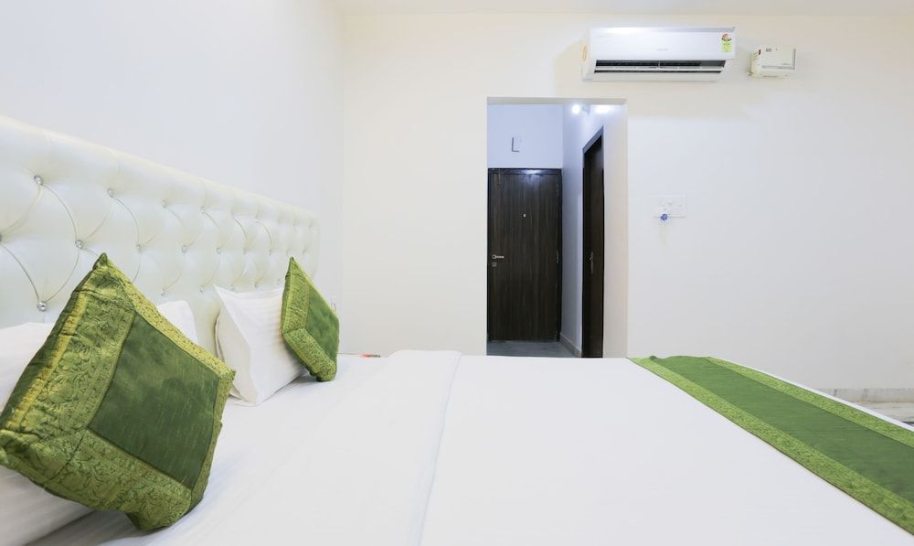 Treebo The Leaf Gomti Nagar Standard Room 8
