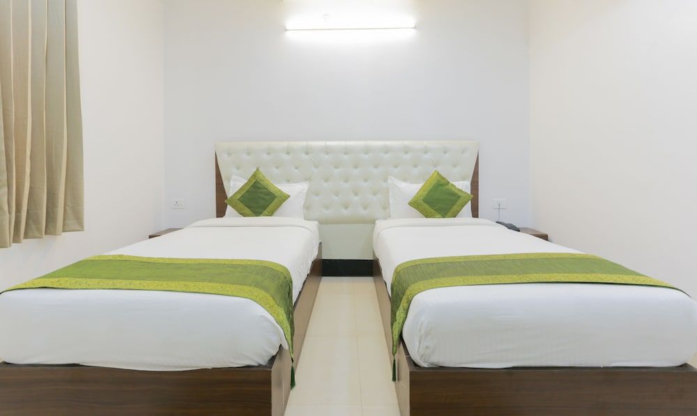 Treebo The Leaf Gomti Nagar Standard Room 4