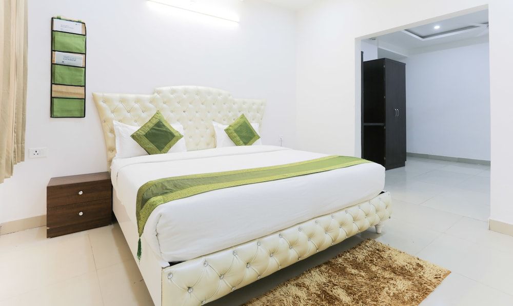 Treebo The Leaf Gomti Nagar Premium Room 8