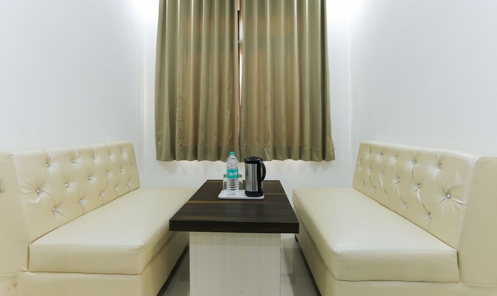 Treebo The Leaf Gomti Nagar Premium Room 6