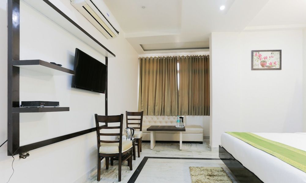 Treebo The Leaf Gomti Nagar Deluxe Room 8