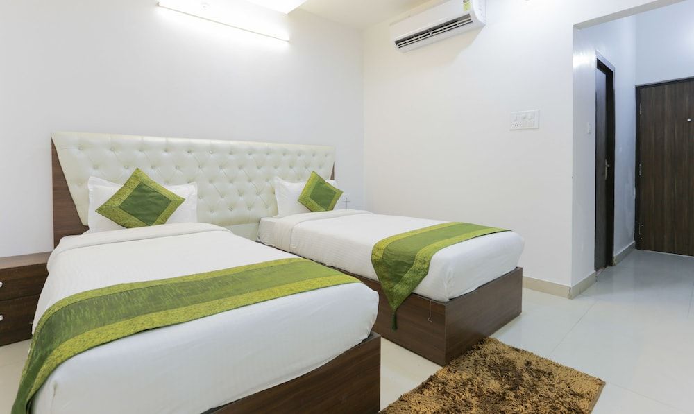 Treebo The Leaf Gomti Nagar Standard Room 12