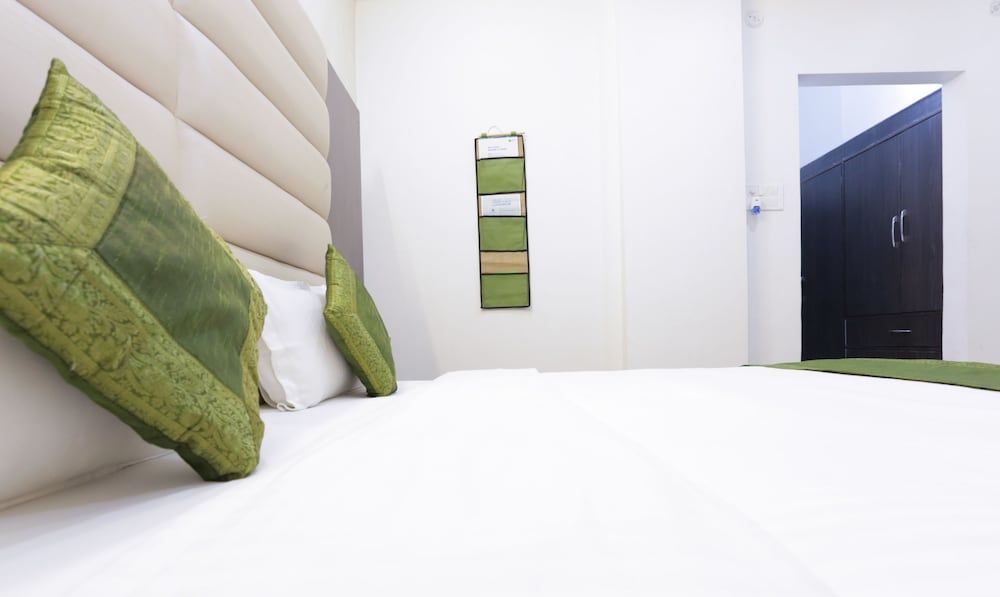 Treebo The Leaf Gomti Nagar Deluxe Room 7