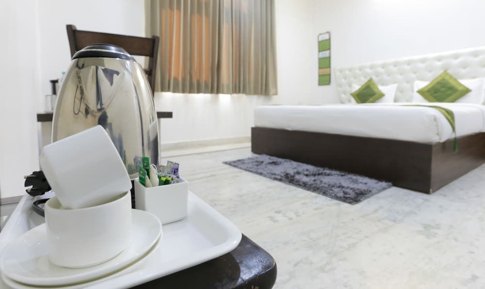 Treebo The Leaf Gomti Nagar Standard Room 2
