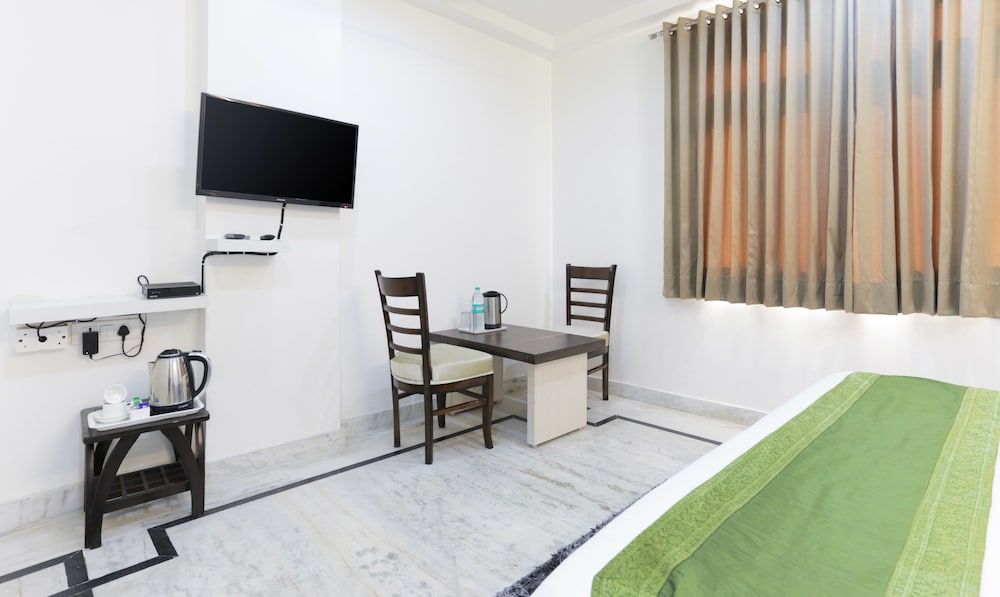 Treebo The Leaf Gomti Nagar Standard Room 7