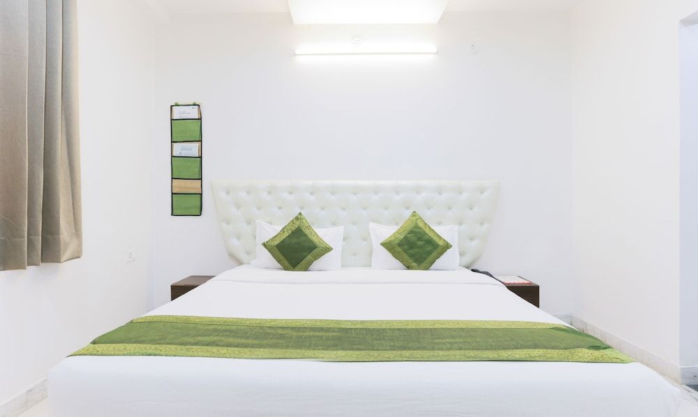 Treebo The Leaf Gomti Nagar Standard Room 13
