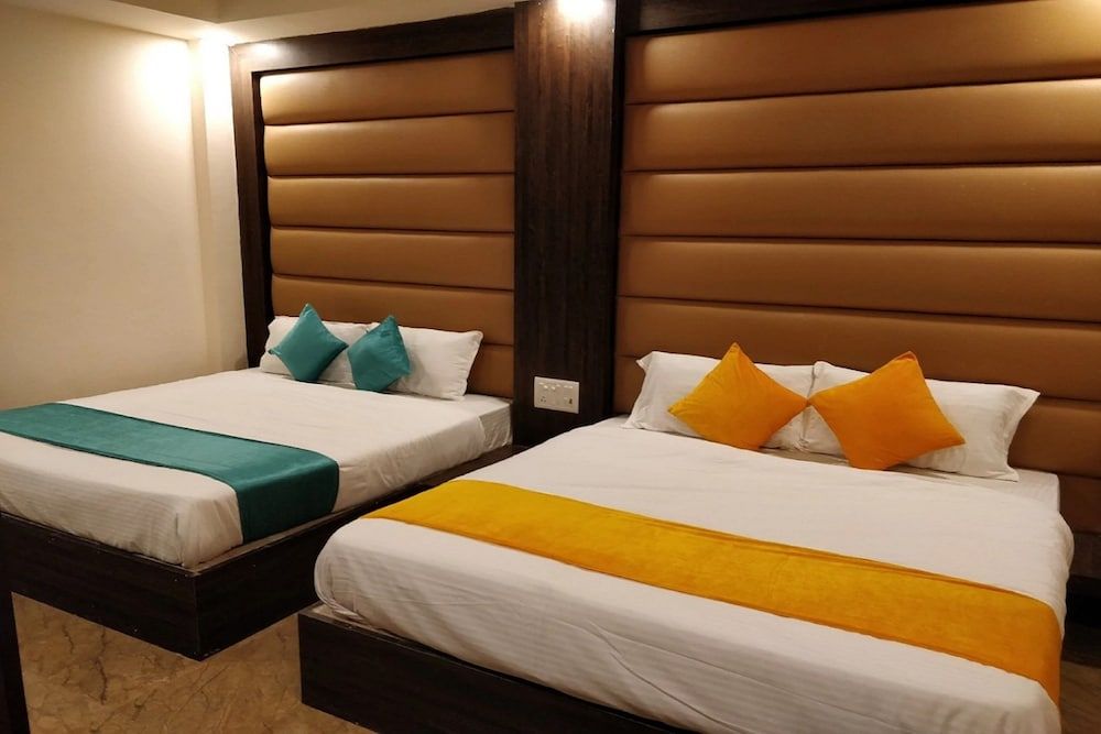 Goroomgo Alfa Charbhag Lucknow Superior Quadruple Room 2