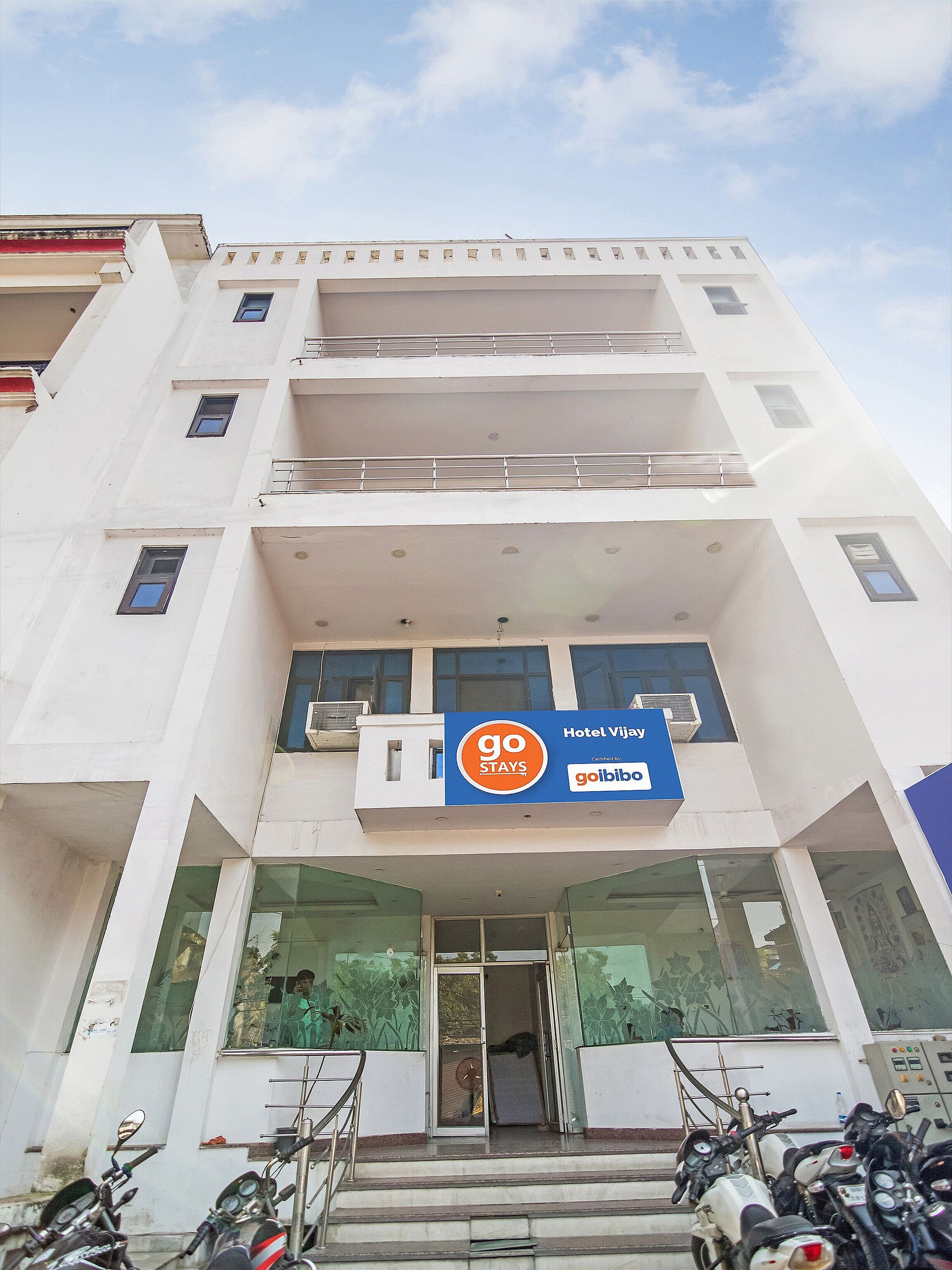 undefined Goroomgo Alfa Charbhag Lucknow