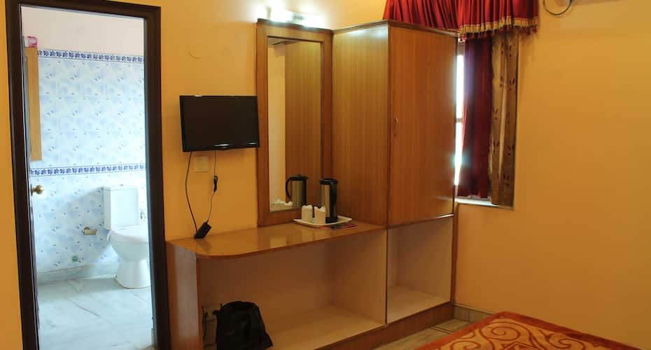 super deluxe living room