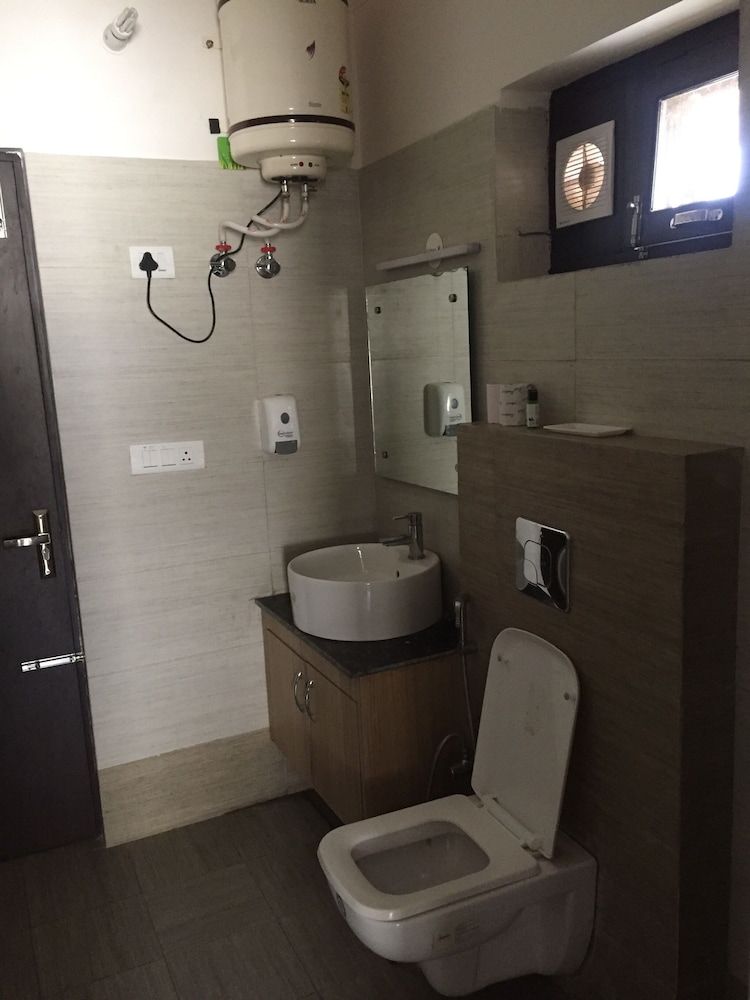 Om Mansion Retreat Dehradun Luxury Studio Suite 8