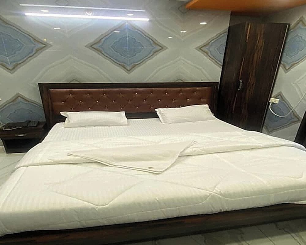 undefined Goroomgo Krishna Palace Charbagh Lucknow 9