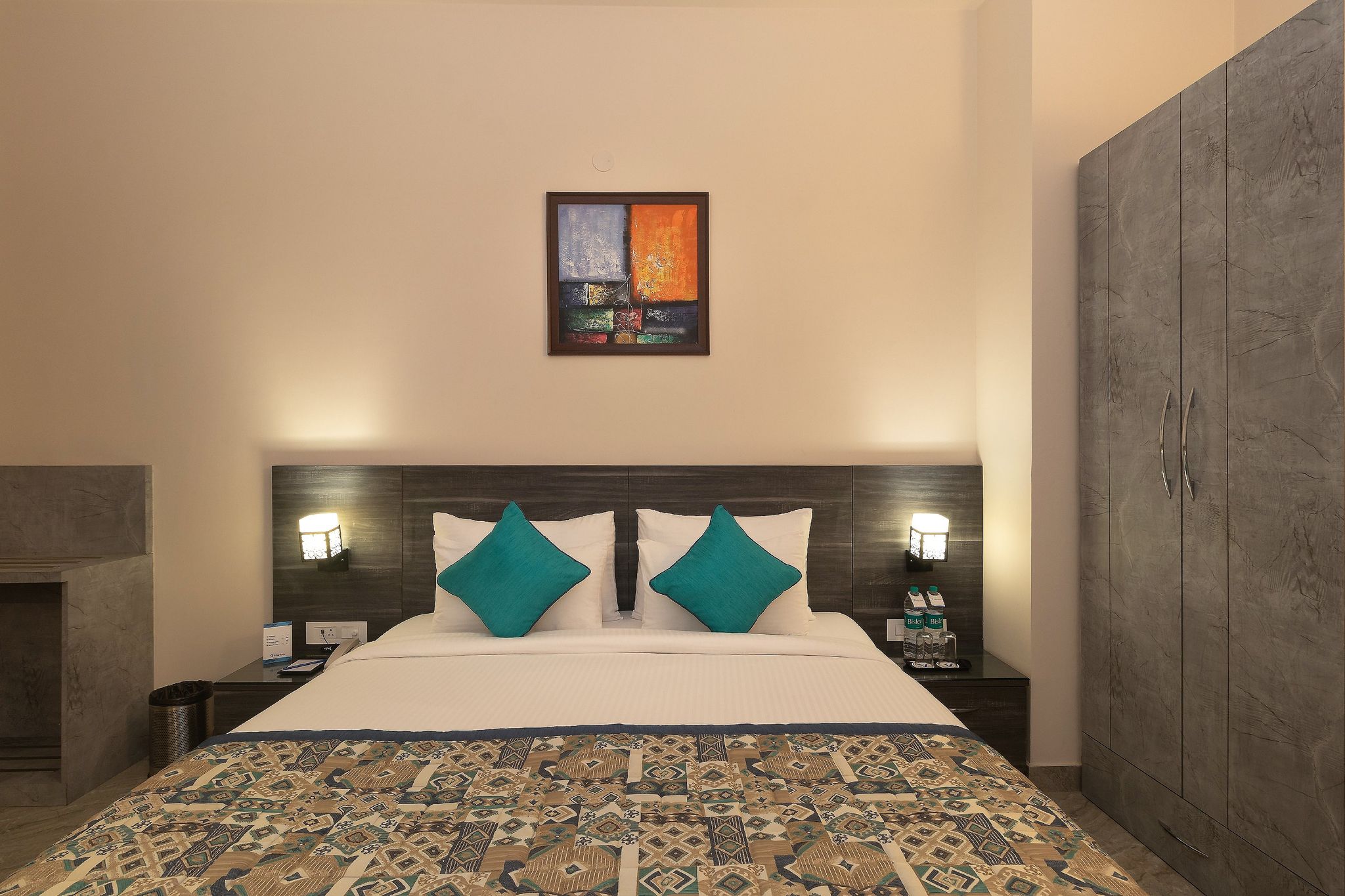 V One Pride Deluxe Room 3