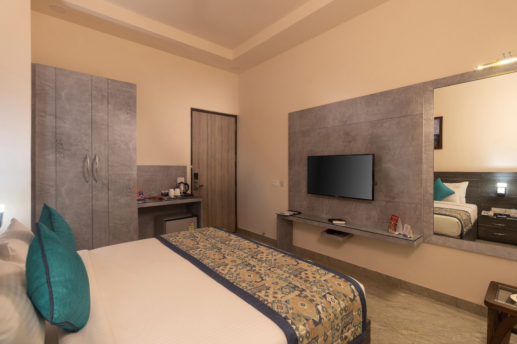 V One Pride Deluxe Room 7